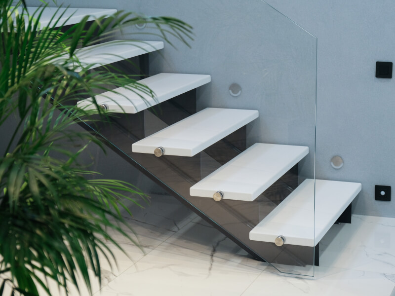 Лестница на косоурах со стеклянным ограждением