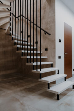 Лестница на больцах Днепр