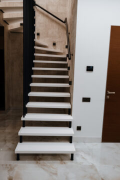 Лестница на больцах Днепр