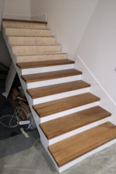 Деревянная лестница - монтаж