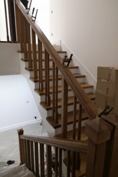 Деревянная лестница - монтаж