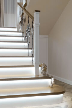 Лестница с подсветкой в стиле Барокко Днепр