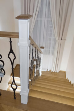 Лестница с подсветкой в стиле Барокко Днепр