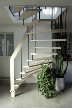 Лестницы на больцах Днепр больцевая лестница