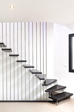 Лестницы на больцах Днепр больцевая лестница