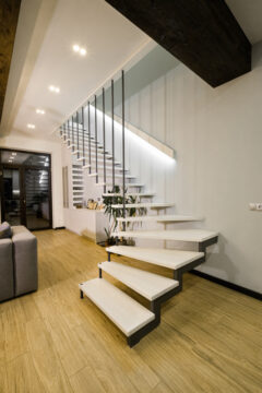 Лестницы на больцах Днепр больцевая лестница