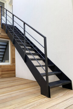 Наружные уличные лестницы на улицу