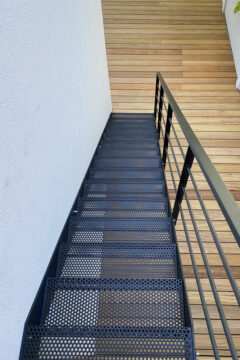 Наружные уличные лестницы на улицу