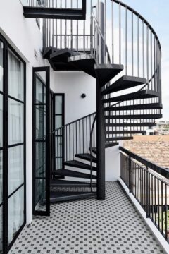 Наружные уличные лестницы на улицу