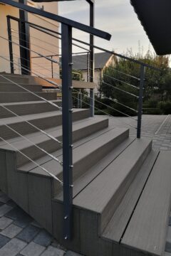 Наружные уличные лестницы на улицу