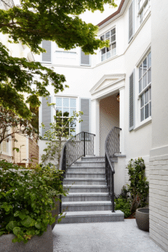 Наружные уличные лестницы на улицу